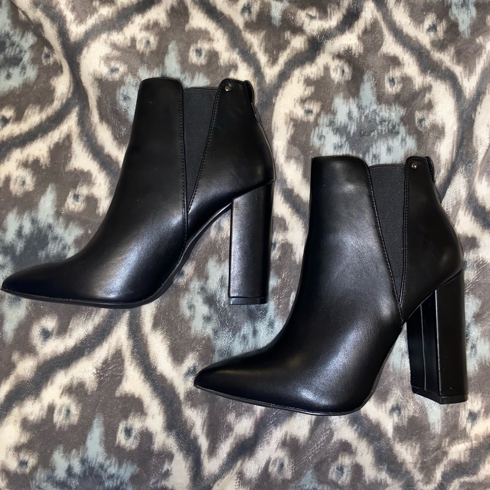 Size 7 black ankle boots